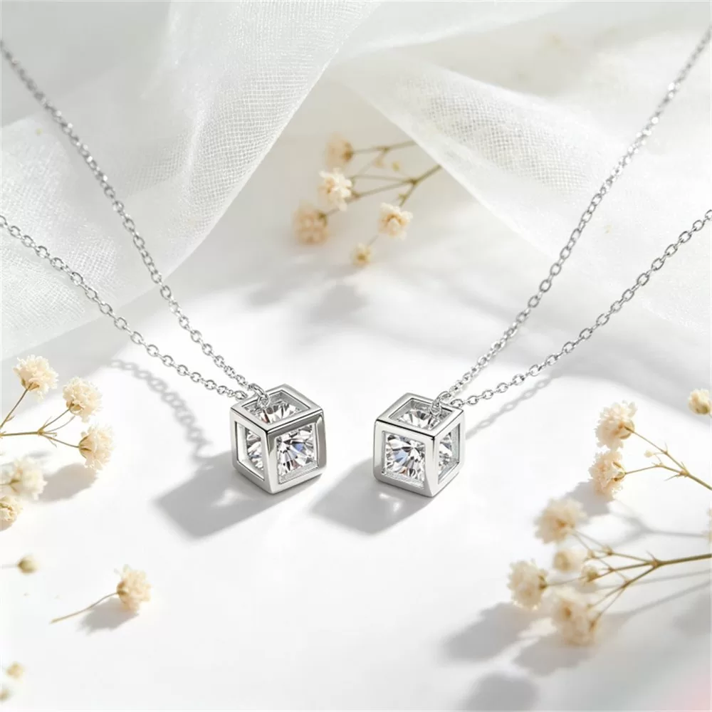 Moissanite 0.5ct–1.0ct Round Cut Necklace Wholesale VVS1 GRA detail view 6