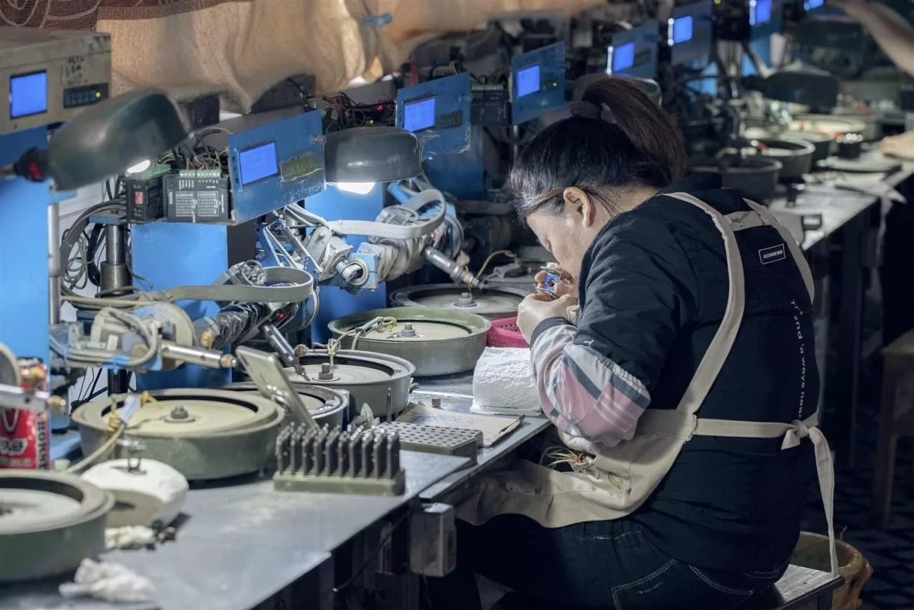 Inside the Wuzhou factory where Holycome moissanite jewellery is made