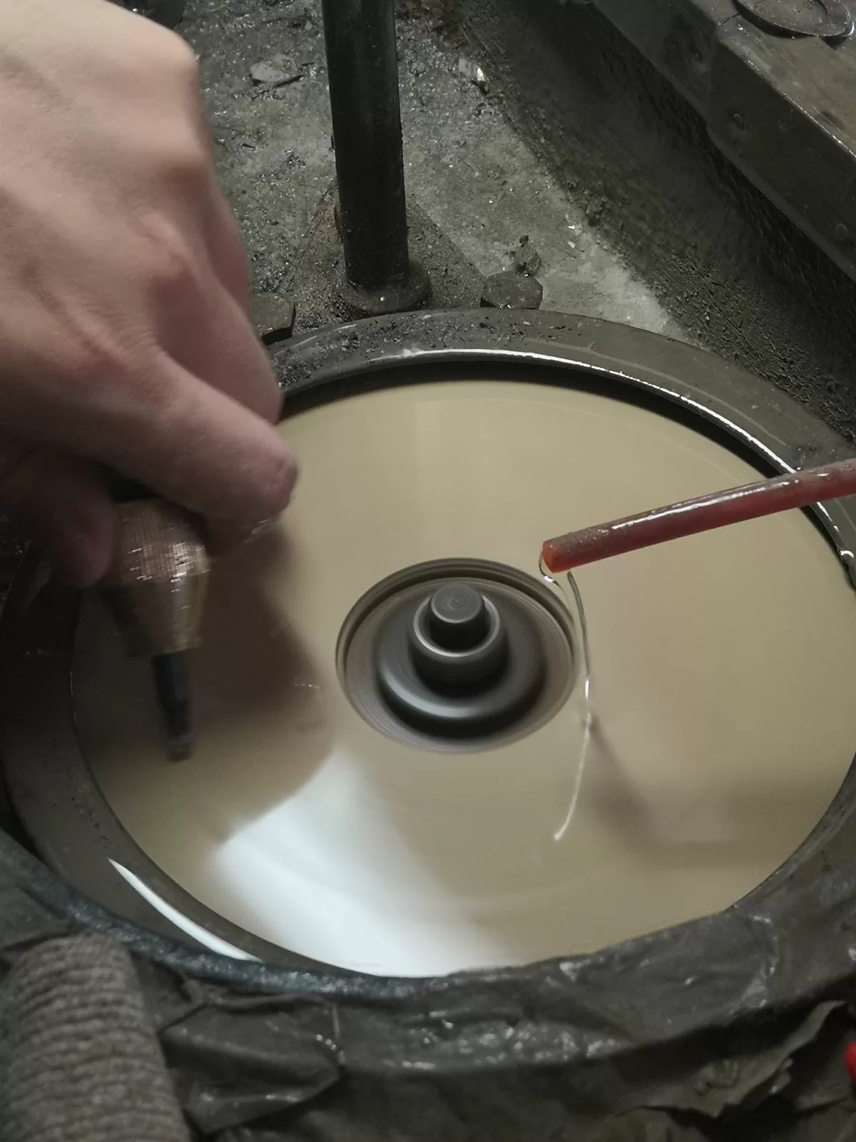 Polishing on the scaife at the Wuzhou factory